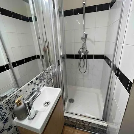 Appartement Situe A 5 Min Du Chateau De Et Stationnement Gratuit