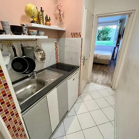 Situe A 5 Min Du Chateau De Et Stationnement Gratuit Appartement Versailles