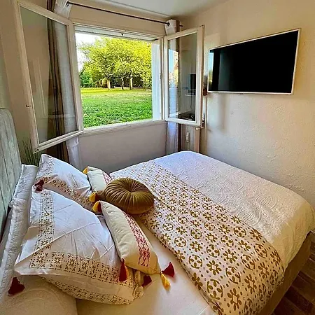 Situe A 5 Min Du Chateau De Et Stationnement Gratuit Appartement
